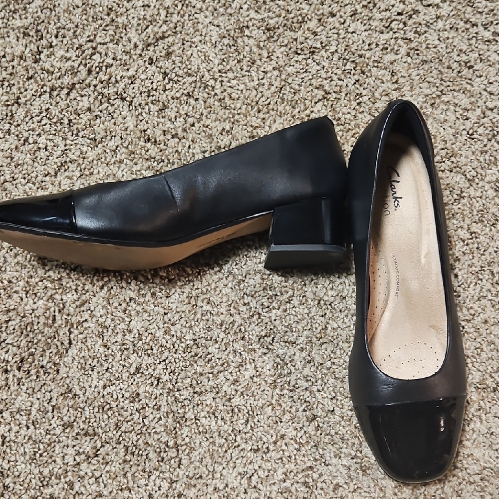 Clarks Women's Black Leather Flats